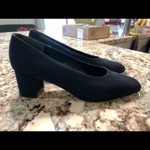 Bandolino navy blue pumps
